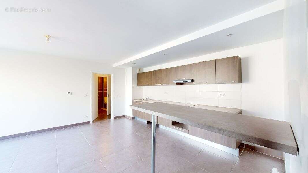 Appartement à MARSEILLE-4E