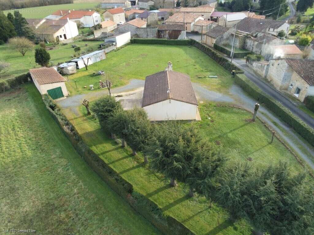Maison à RUFFEC