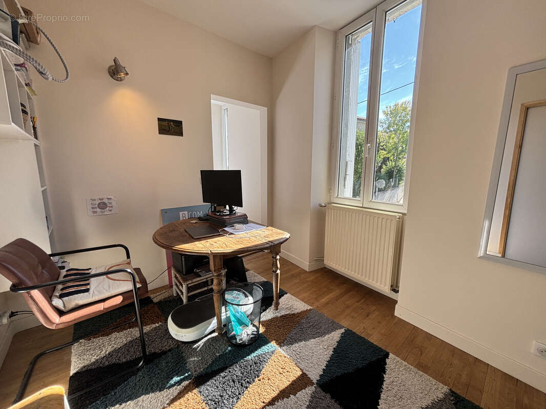 Maison à MAGNAC-SUR-TOUVRE