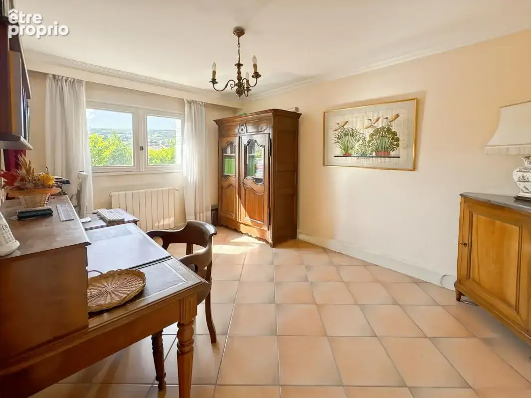 SAINT-PÉRAY – Grande maison familiale de 168 m² avec terrain d’environ 1 000 m² - photo 4