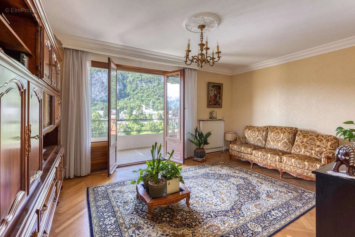 Appartement à FONTAINE