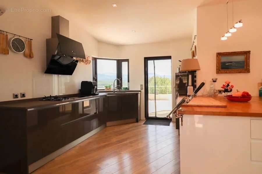 Maison à TOURRETTES