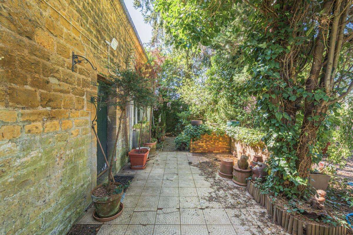 Maison 6 pièces avec jardin et terrasse secteur Mézières - photo 9