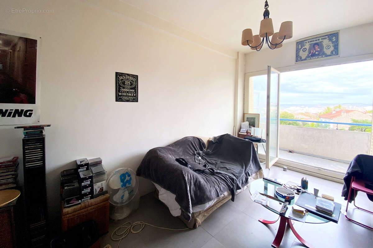 Appartement à MARSEILLE-4E