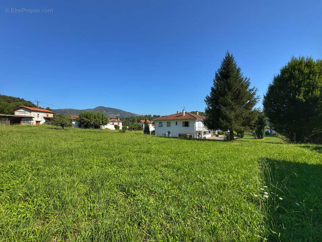 Terrain à SAINT-JEAN-PIED-DE-PORT