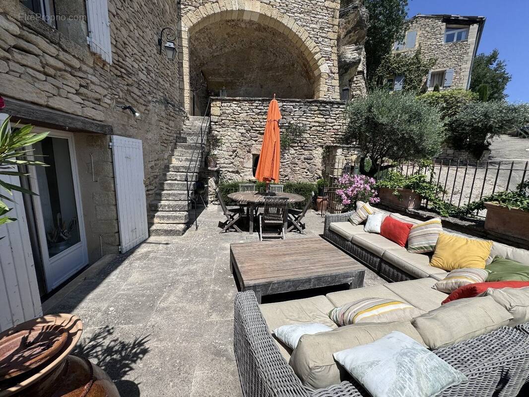 Maison à GORDES