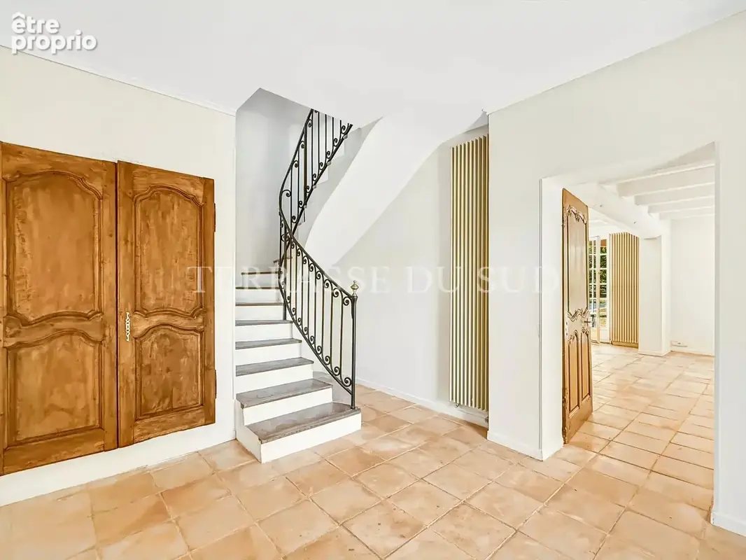 Vente Maison 10 Pièces de 229 m2 sur Parcelle de 2 558 m2 avec Terrasses, Piscine, Garages, au Calme Absolu - Puyricard - Aix en - photo 6