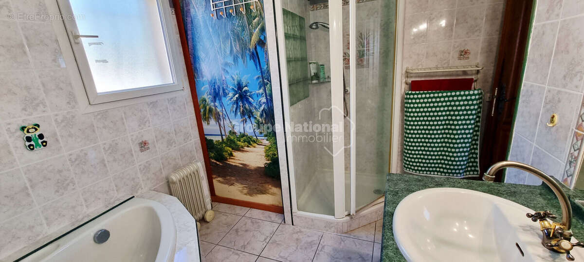 Villa de 238m² avec vue et  2 logements indépendants - photo 8