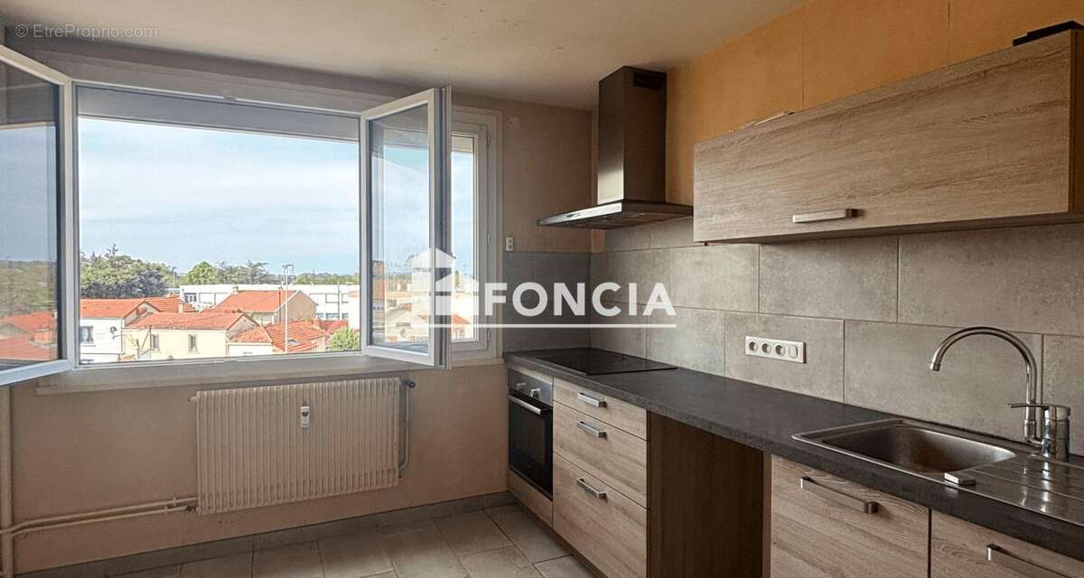 Appartement à LE COTEAU