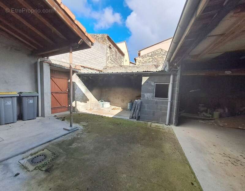 Maison à LA ROCHE-BLANCHE