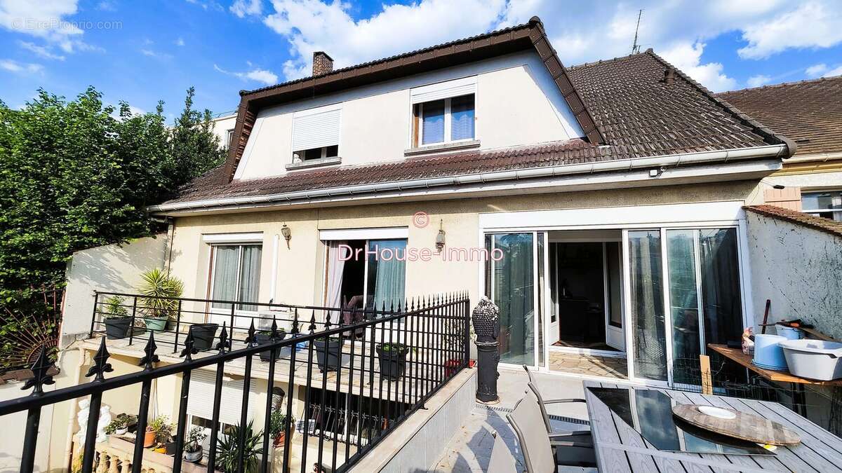 Maison à SAINT-MAUR-DES-FOSSES