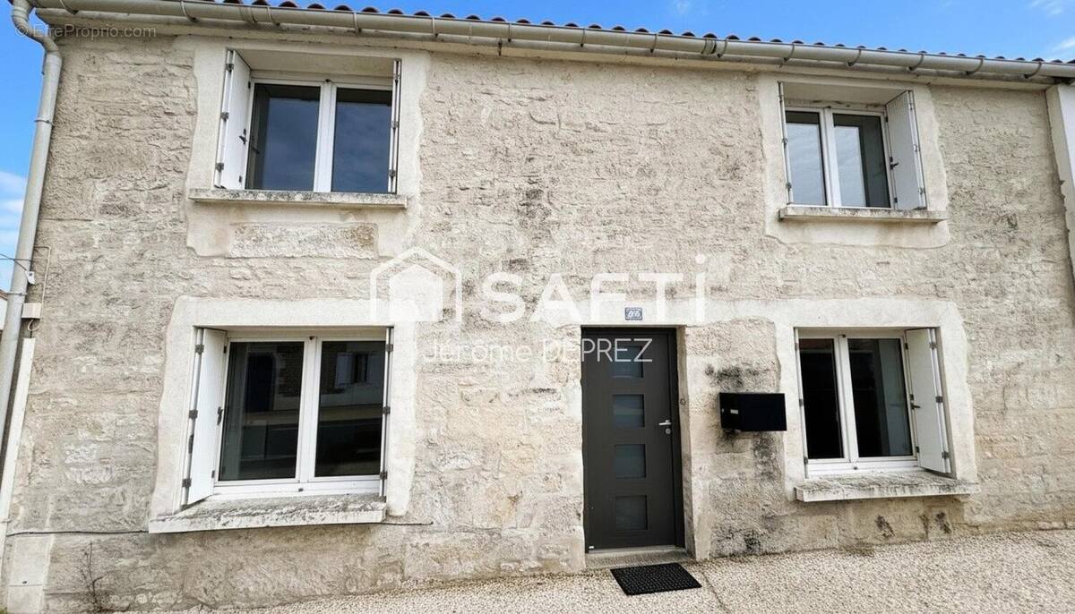 Photo 1 - Maison à LES MAGNILS-REIGNIERS