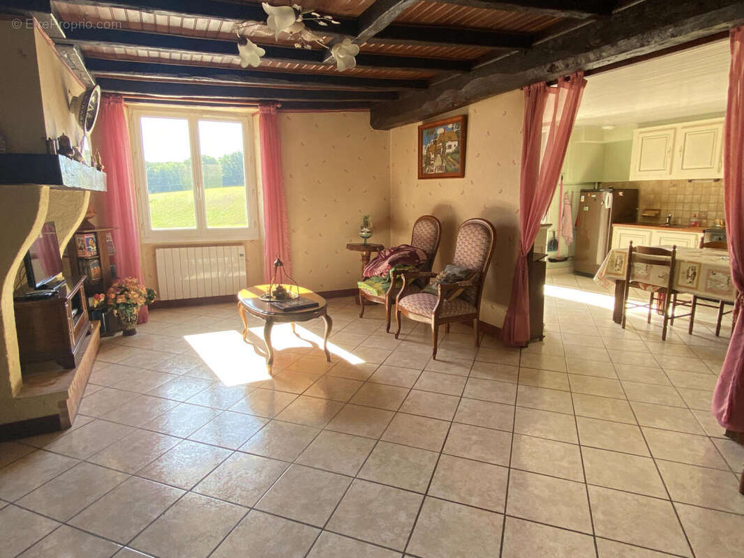 Jolie maison de campagne à vendre à Bors-de-Montmoreau - photo 4