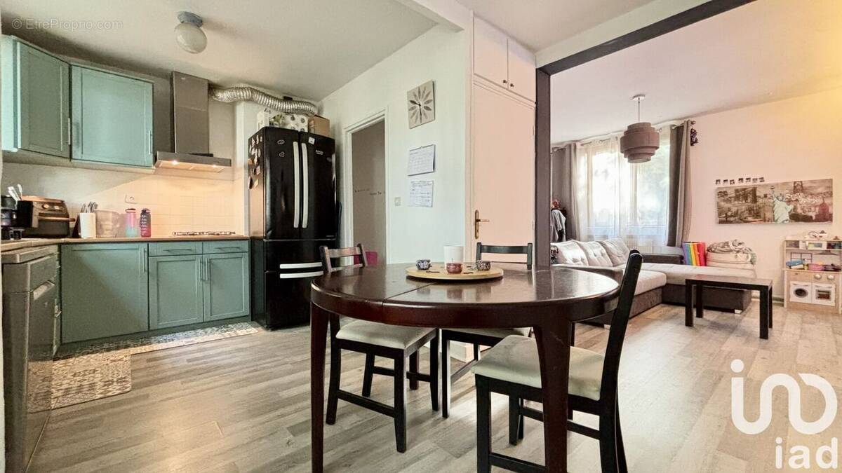 Photo 1 - Appartement à SAINTE-GENEVIEVE-DES-BOIS