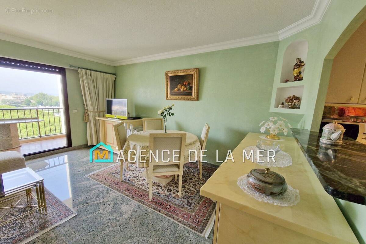 Appartement à MANDELIEU-LA-NAPOULE