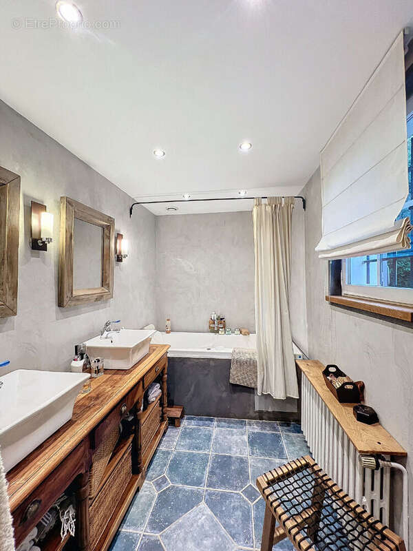 Maison à CHATEAUNEUF-LE-ROUGE