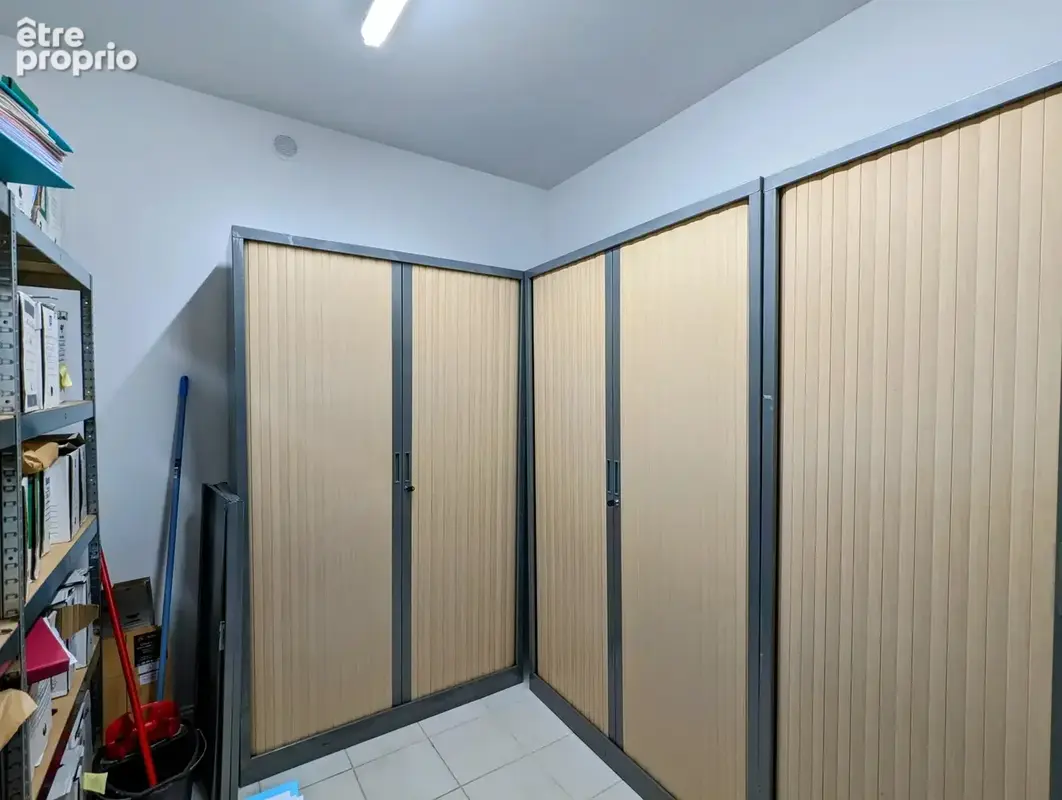 Ref 1811 : Local/Entrepôt avec Studio et Bureau - photo 10