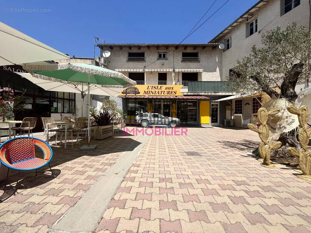 Commerce à L&#039;ISLE-SUR-LA-SORGUE