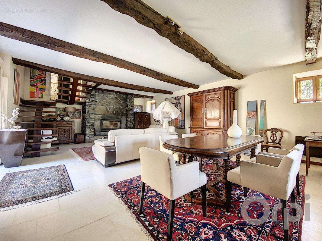 Maison à CONDAT-SUR-VEZERE