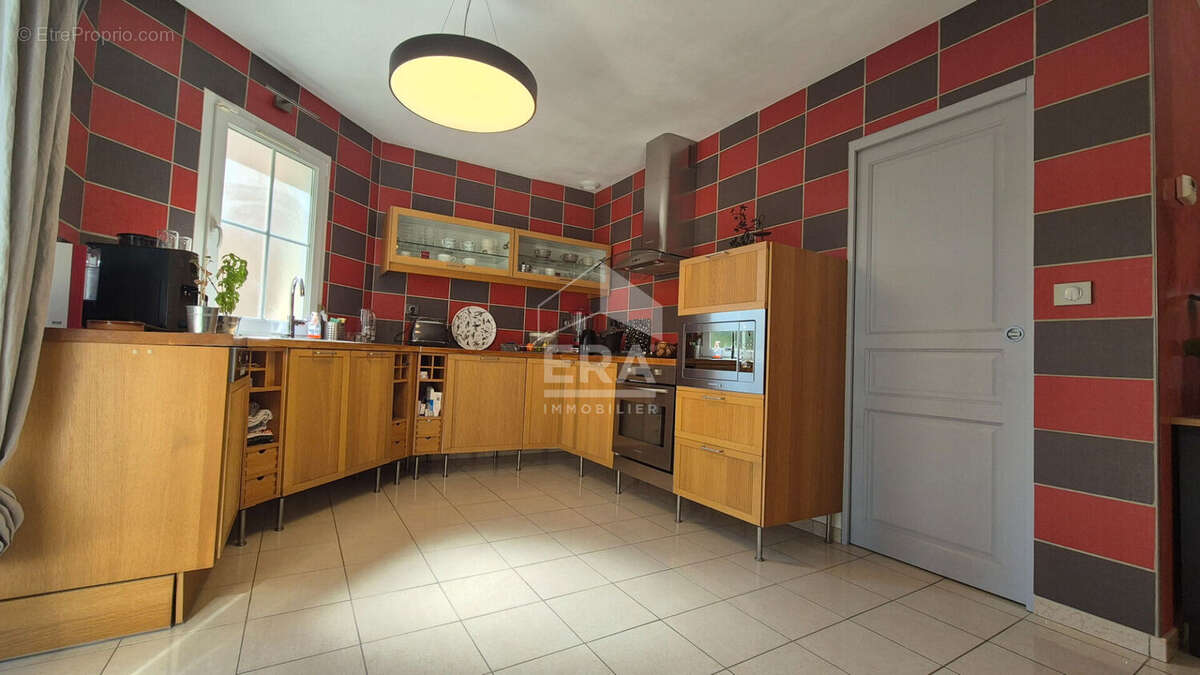 Maison à MANDRES-LES-ROSES