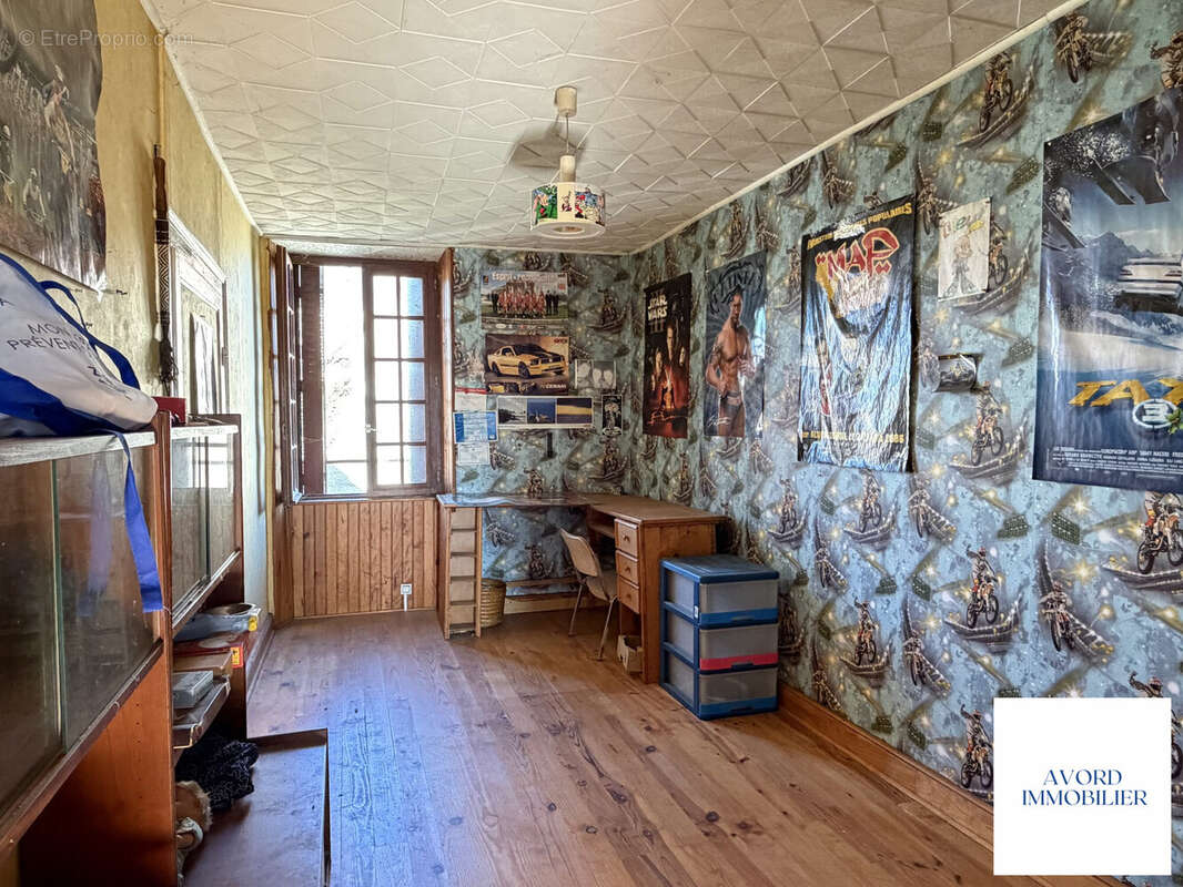 1er étage - Chambre 2 - Maison à CORNUSSE