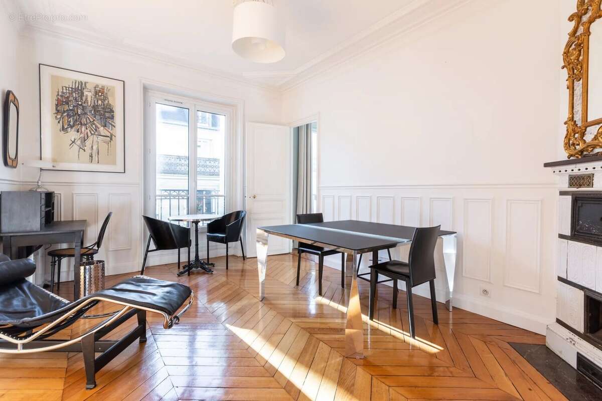 Appartement à PARIS-17E