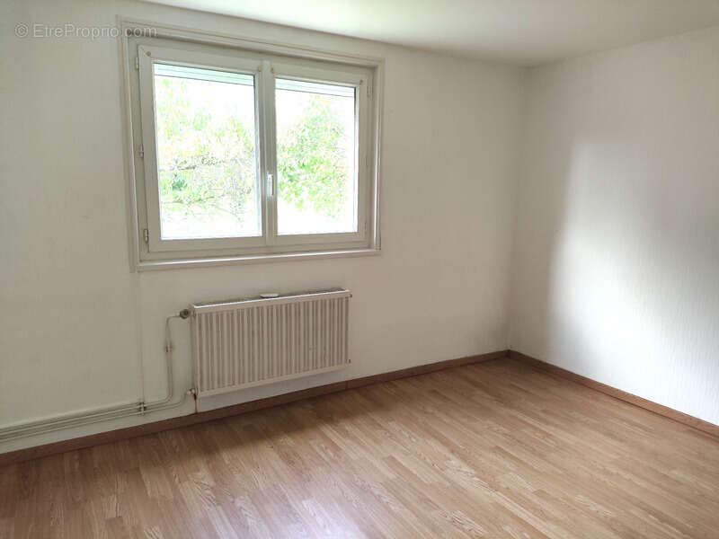 Maison à SAINT-GERMAIN-DE-LUSIGNAN