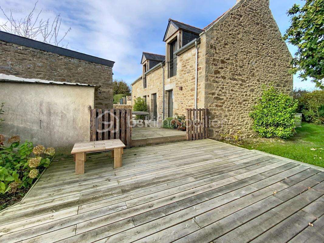 Maison à SAINT-JACUT-DE-LA-MER