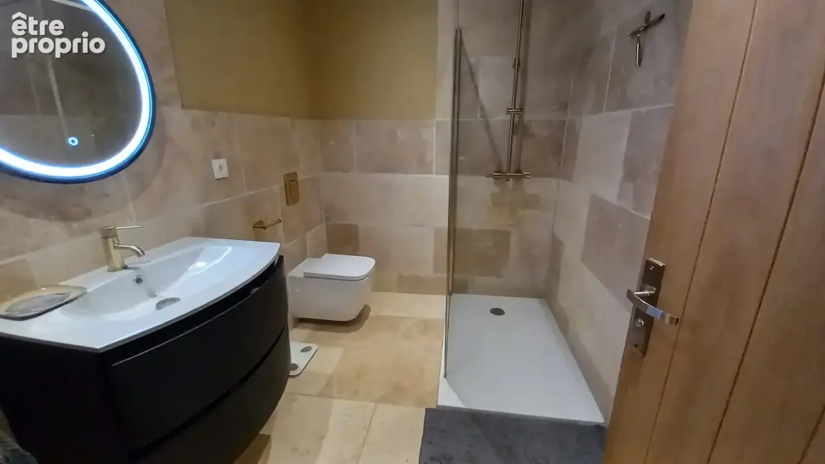 maison 9 pièces de 211 m2 - photo 5