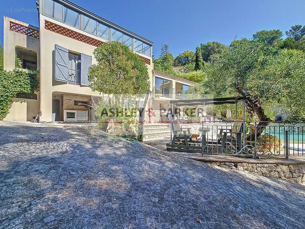 Maison à EZE