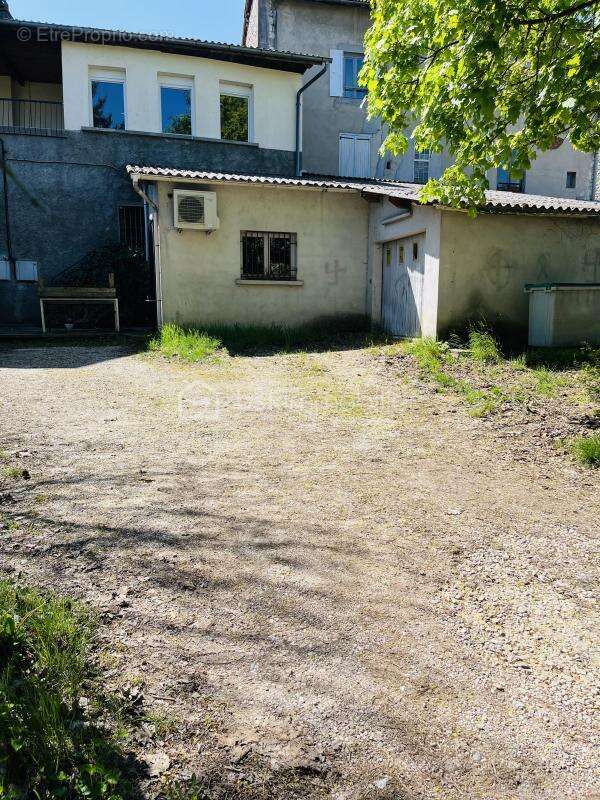 Commerce à MORESTEL