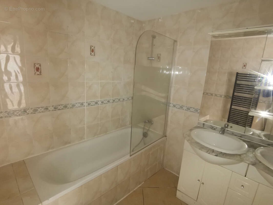 Appartement à CUERS