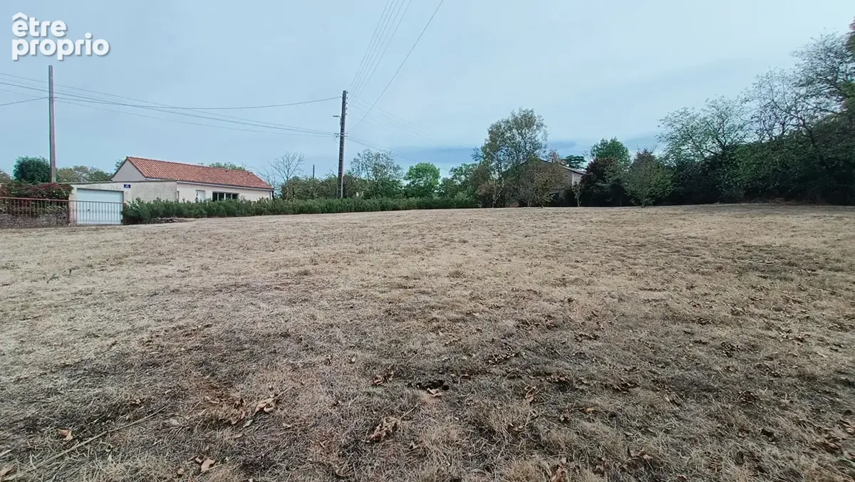 Maison d'habitation sur 2 niveaux comprenant 2 logements mitoyens avec garage et terrain La Cavalerie 7 pièce(s) 150.5 m2 - photo 13