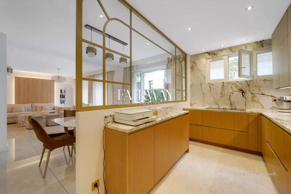 Appartement à NEUILLY-SUR-SEINE
