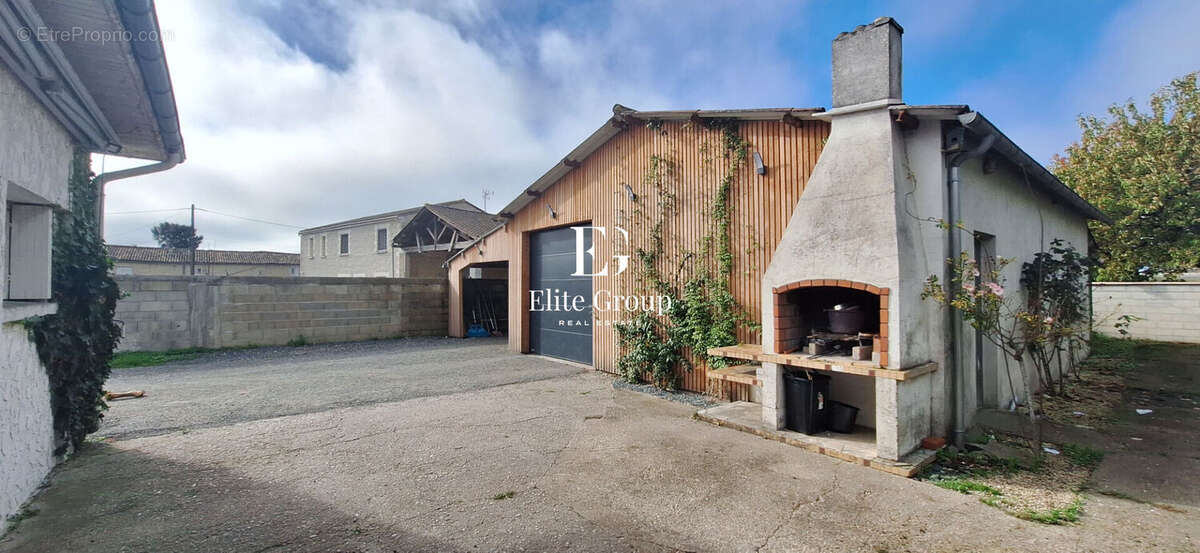 Maison à BARBEZIEUX-SAINT-HILAIRE