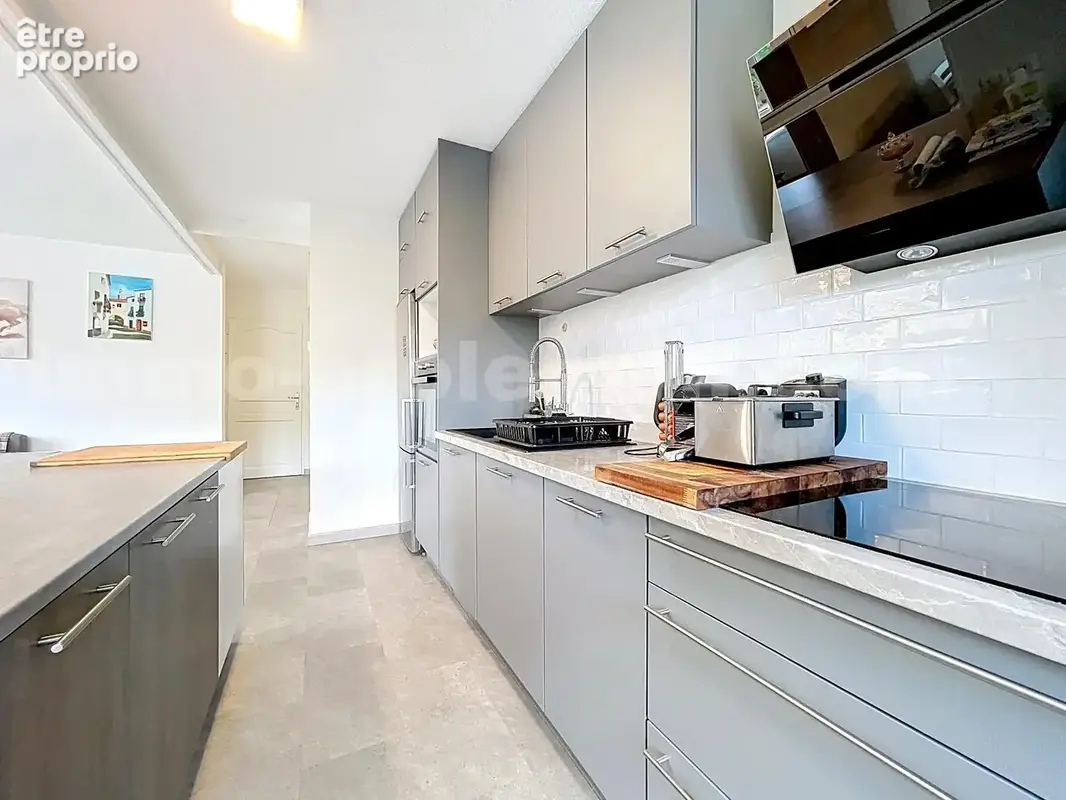 Appartement_T4_Gaillard_belle_superficie_prix_frontière_Suisse_direction_GENEVE_autoroutes_investissement_locatif_vente_vue_séjour_salon_salle_a_manger_cuisine_américaine_