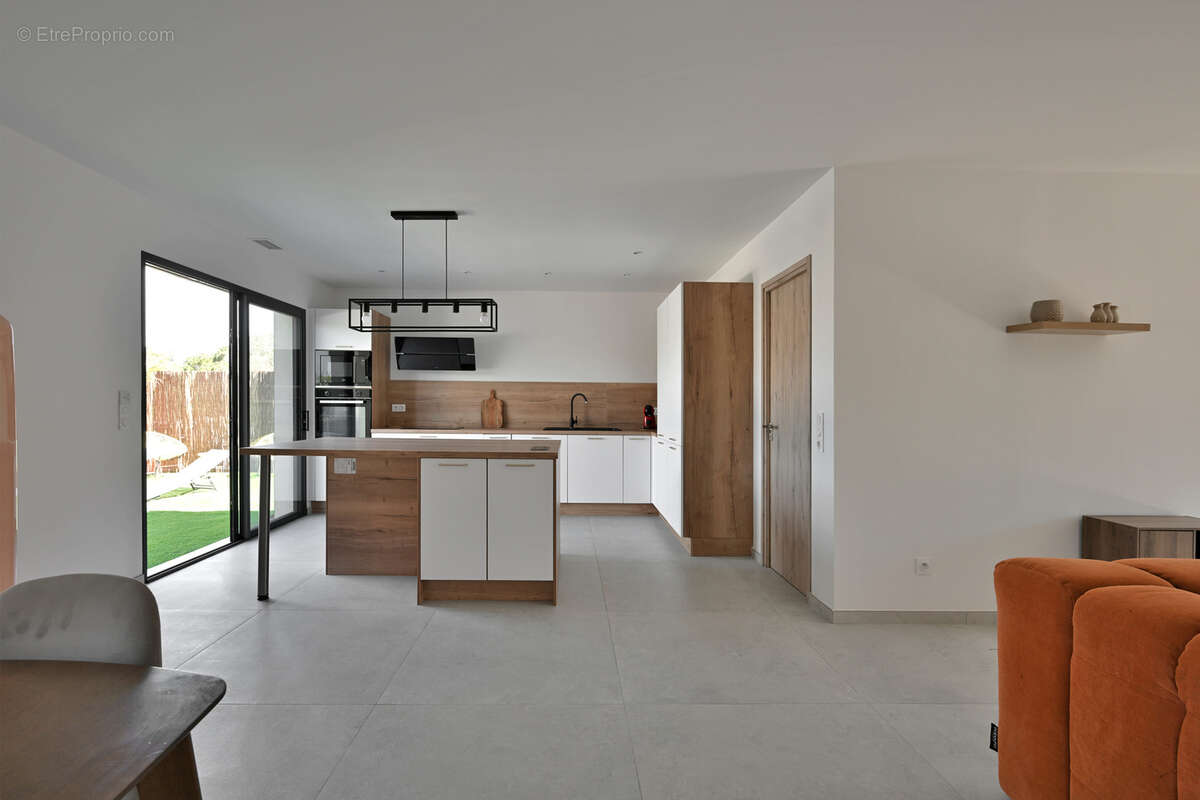Maison à VENDEMIAN