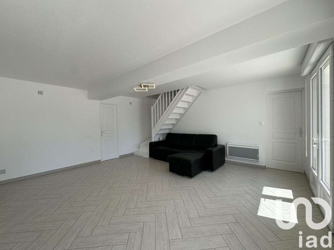 Maison 144 m² à Brain-Sur-Allonnes  - photo 6