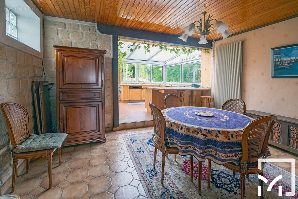 Maison à LE MESNIL-LE-ROI