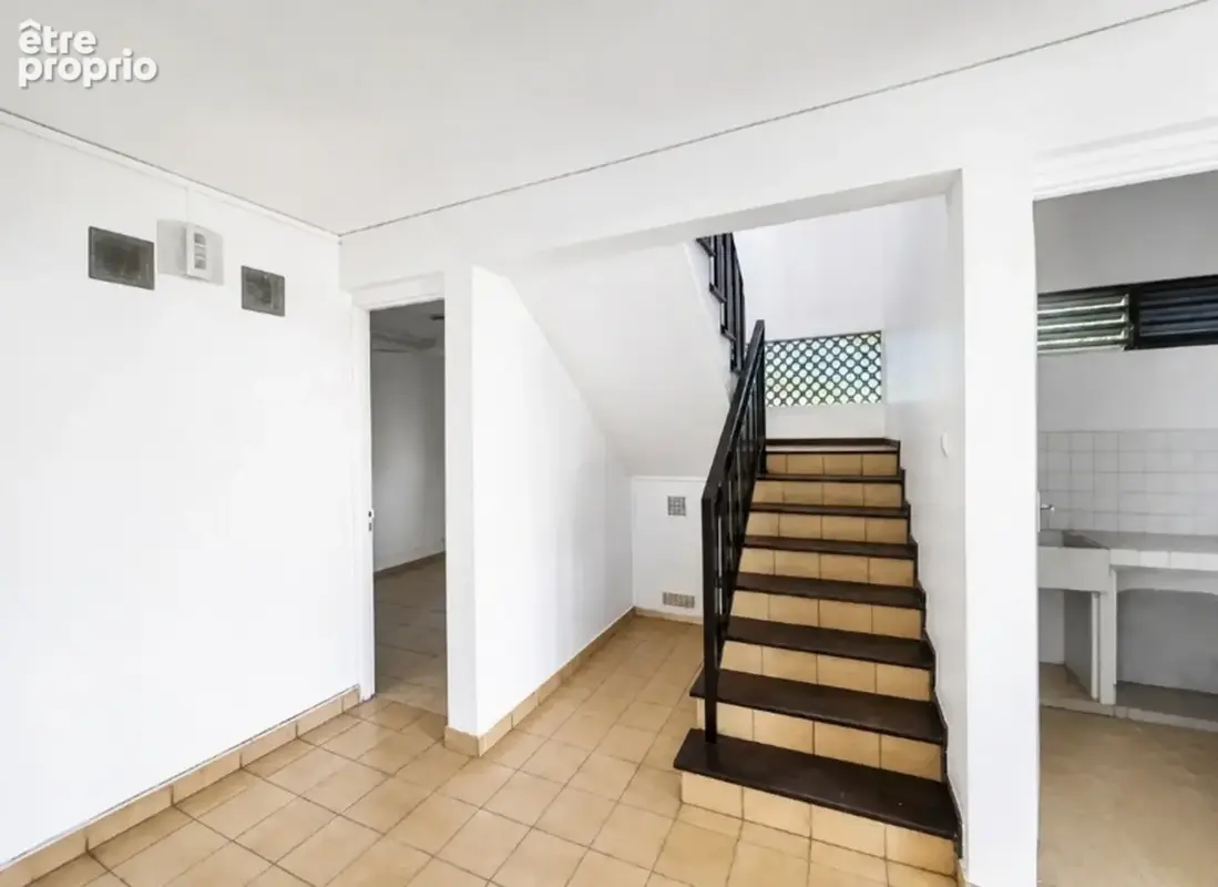 A vendre - Fort de France – Quartier Didier - Maison d'architecte – 7 Pièces – 4 Chambres + Petit T2 Indépendant - photo 31