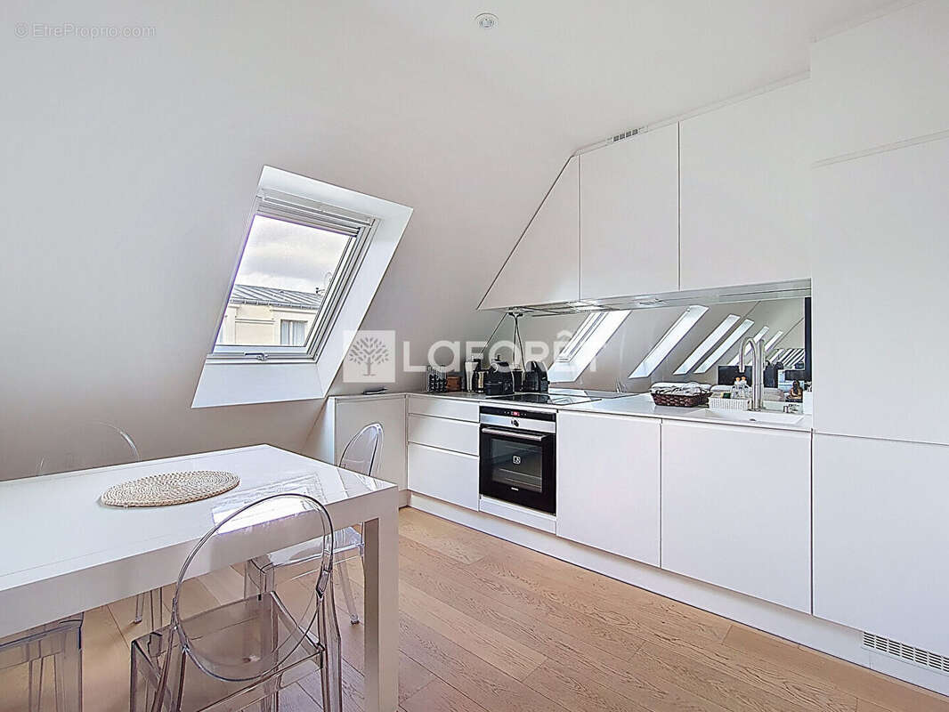 Appartement à PARIS-8E