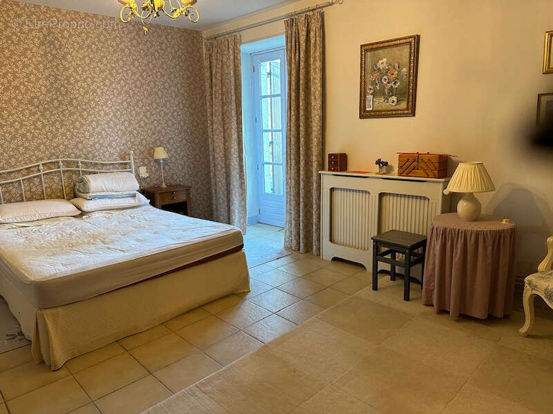 Belle maison en pierre  avec piscine.   Maison avec grand  jardin, gite et piscine - photo 14