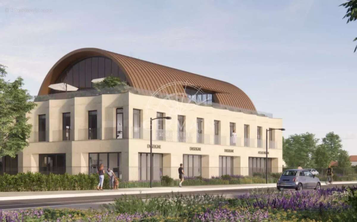 Commerce à L'ISLE-SUR-LA-SORGUE