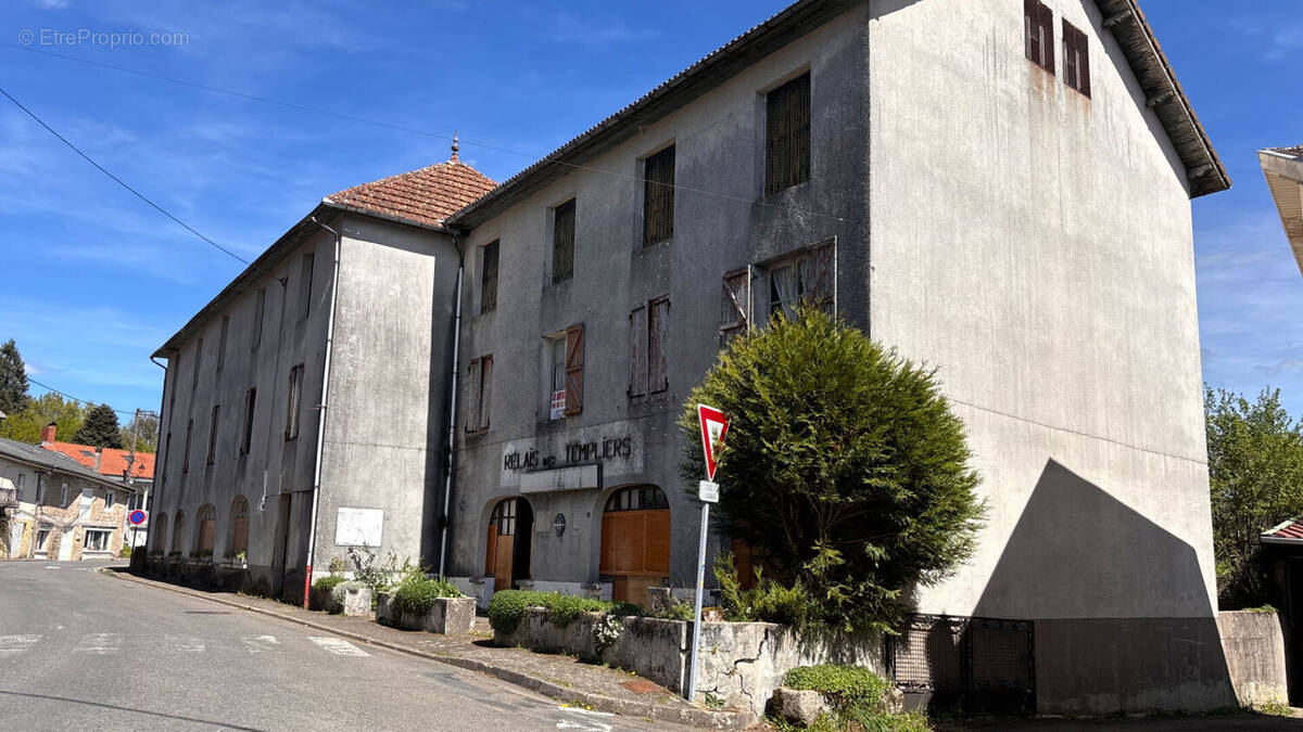 Maison à LATRONQUIERE