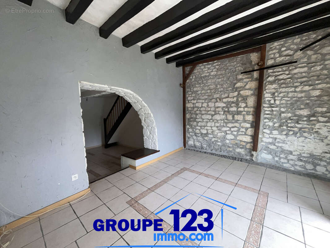 À VENDRE   Maison 3 pièces de 90 m2 à Laroche-Saint-Cydroine - photo 6