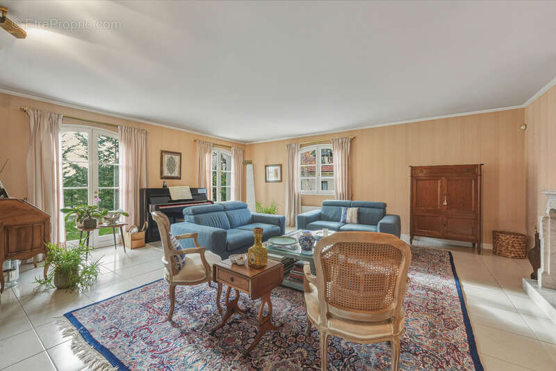 Maison à PREVESSIN-MOENS