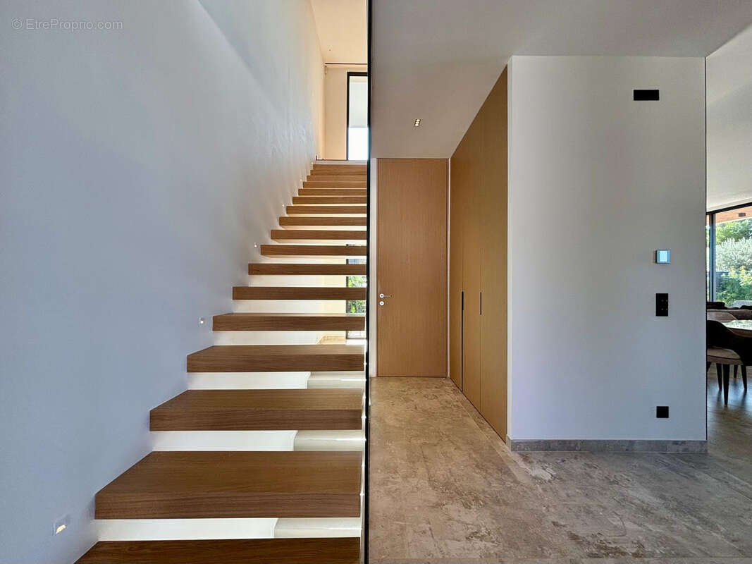 Maison à SAINT-CHAMAS