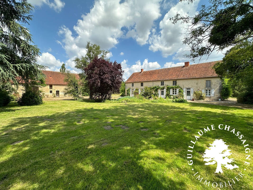 Maison 470 m² à Bourges  - photo 2