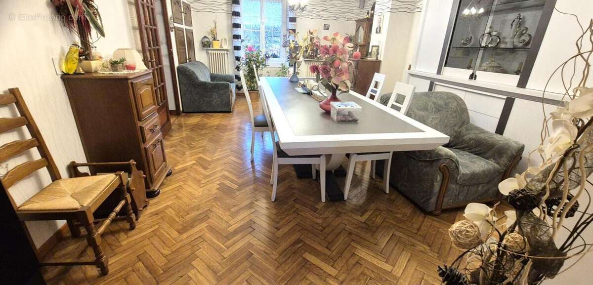 Belle Maison de Village et de Caractère de 1815 de 155 m² Rénover et Entretenue avec Goût avec sa Cour avant et Terrasse de 115  - photo 11