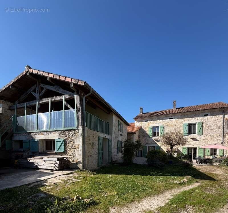 Maison à CHARRAS